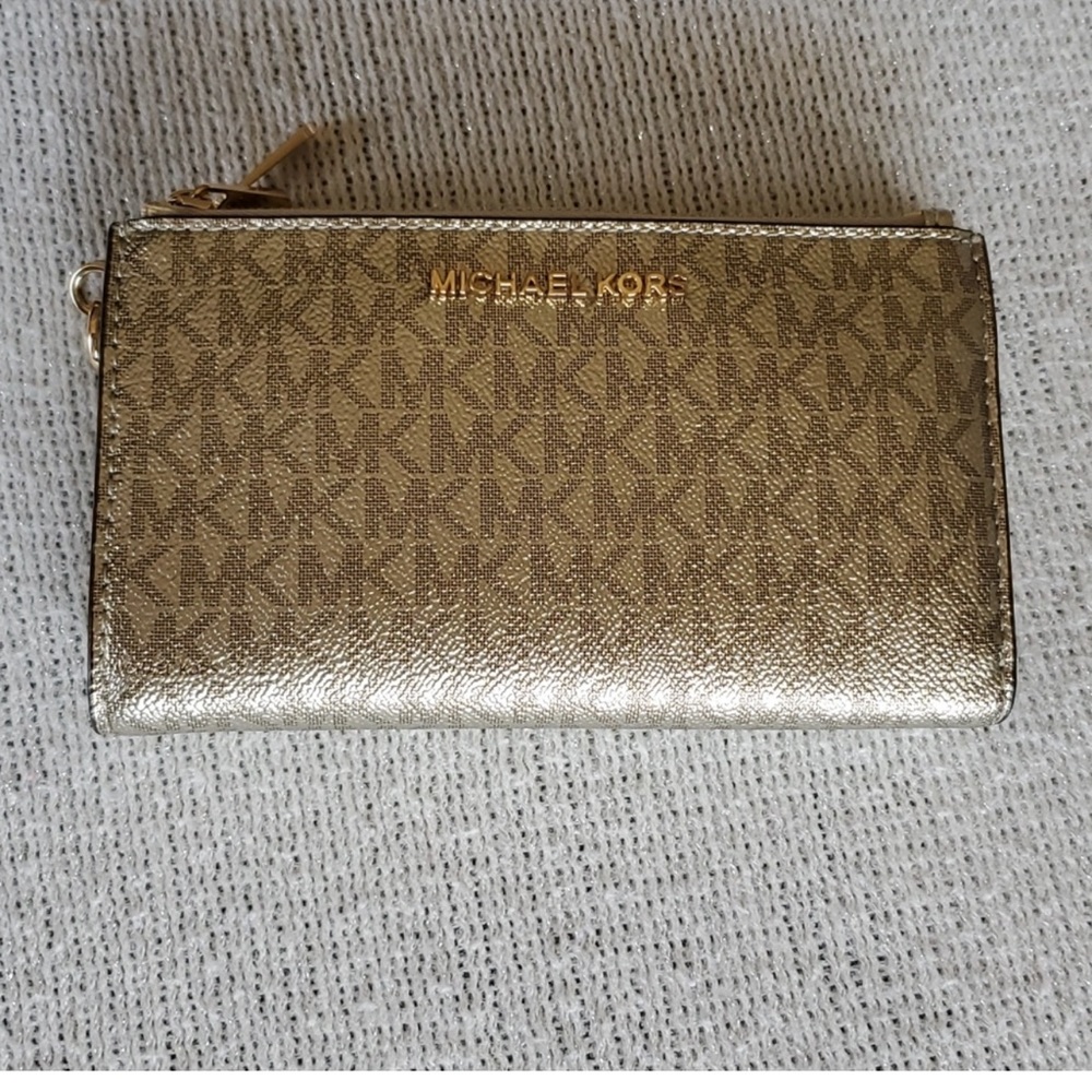 Michael Kors Jet Set Travel Wristlet used like new